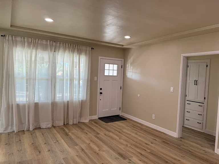 10606 Bryson Ave — Photo 8