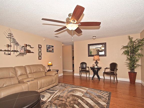 5th image of 953 Paddington Dr E