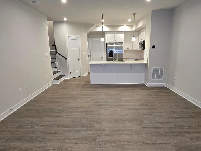 2542A Verona Pl — Photo 3