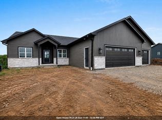 3685 Evelyn Rose Ln, Green Bay, WI 54313