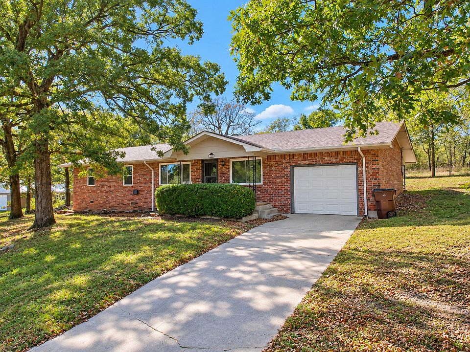 1st image of 121 Gilbert Dr