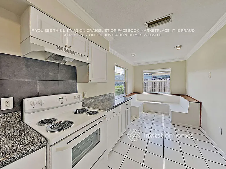10641 NW 27th Ct — Photo 8