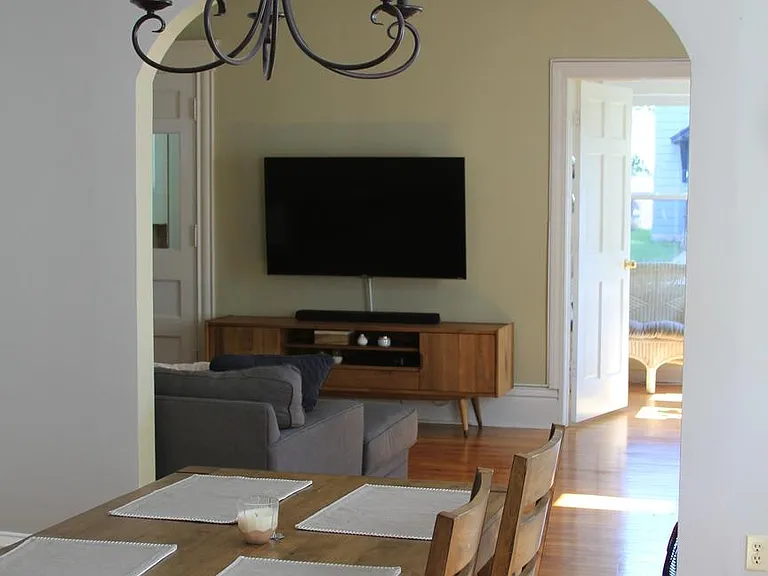 2118 Grand St NE #1 — Photo 3