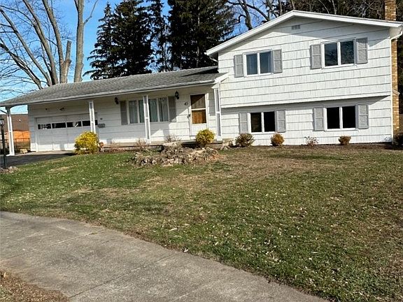 4th image of 40 Flagstaff Dr