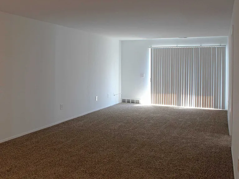Harbor Cove Apartments — Photo 8