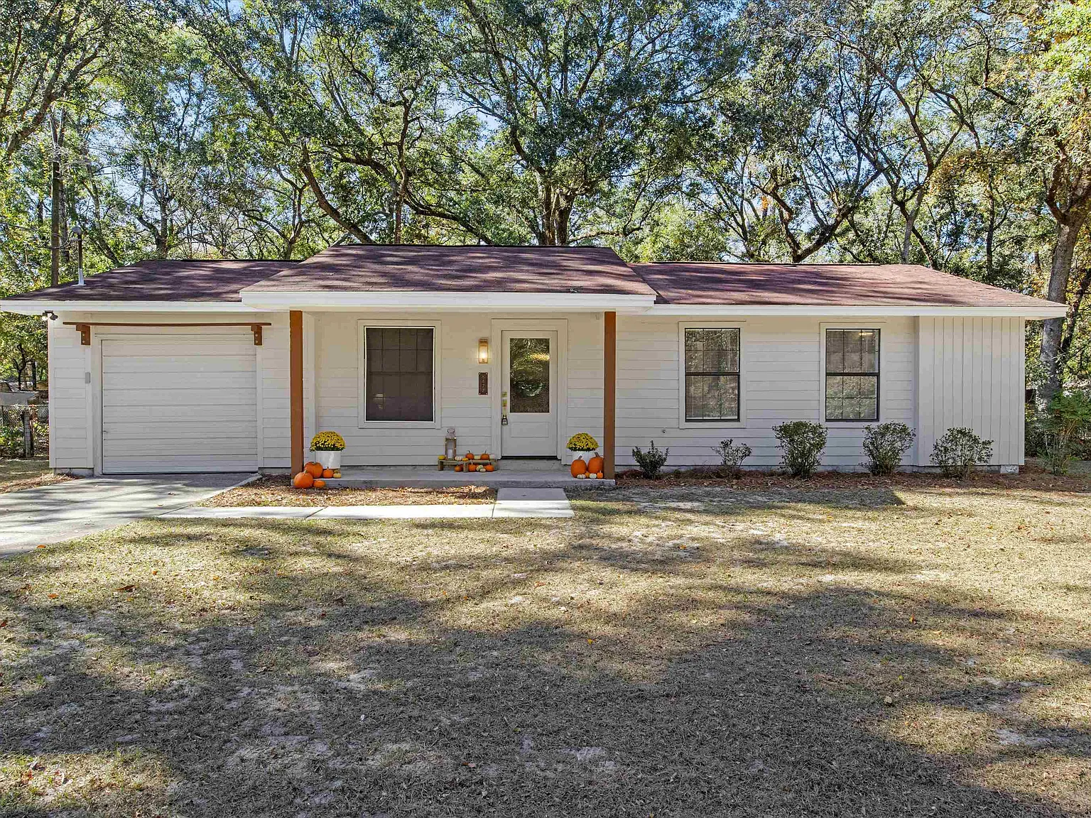 3 bed, 1.0 bath, 1285 sqft, $1,675 — Photo 2