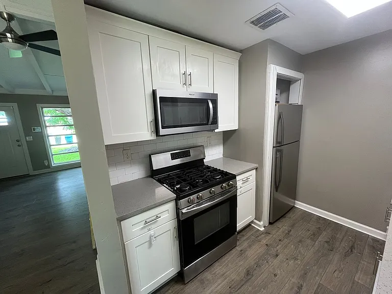 2503 Broadmoor Dr — Photo 9