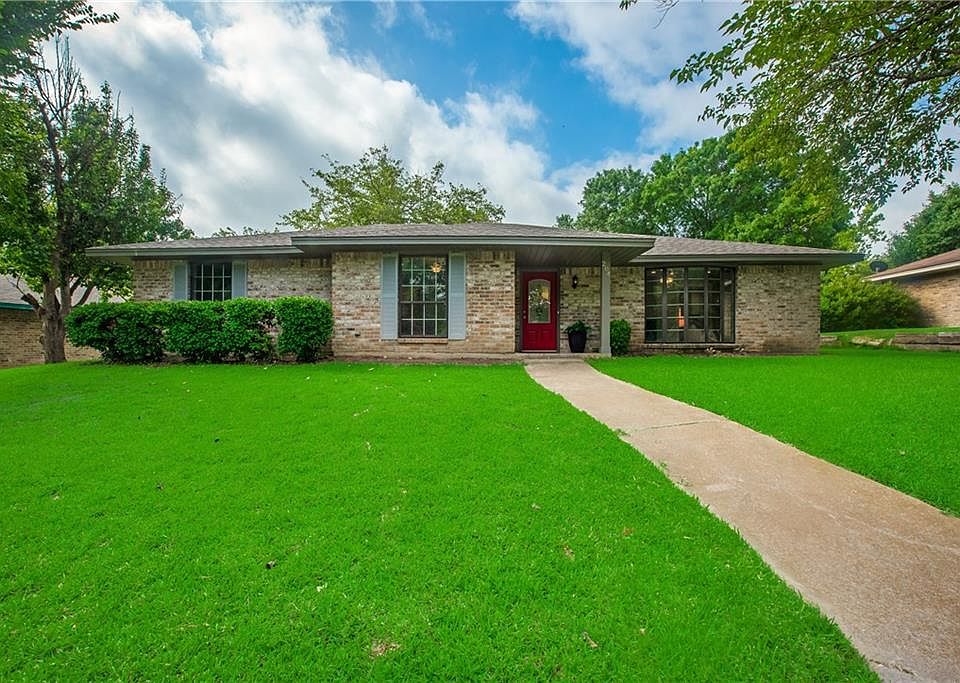 1st image of 204 Wesley Dr