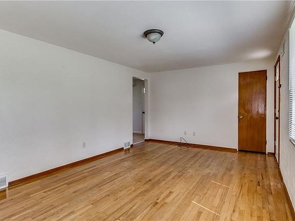 5th image of 114 Neilson Dr