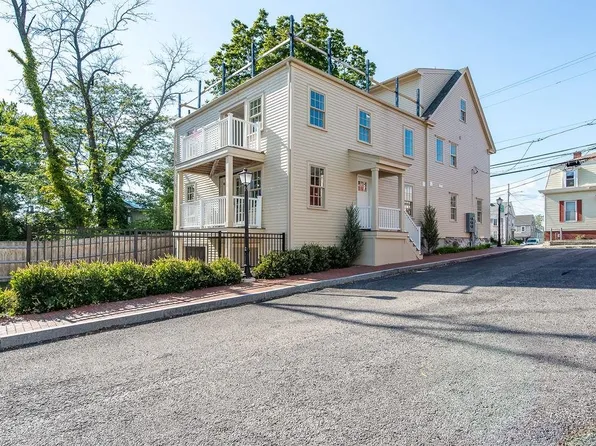 428 Islington Street, Portsmouth, NH 03903