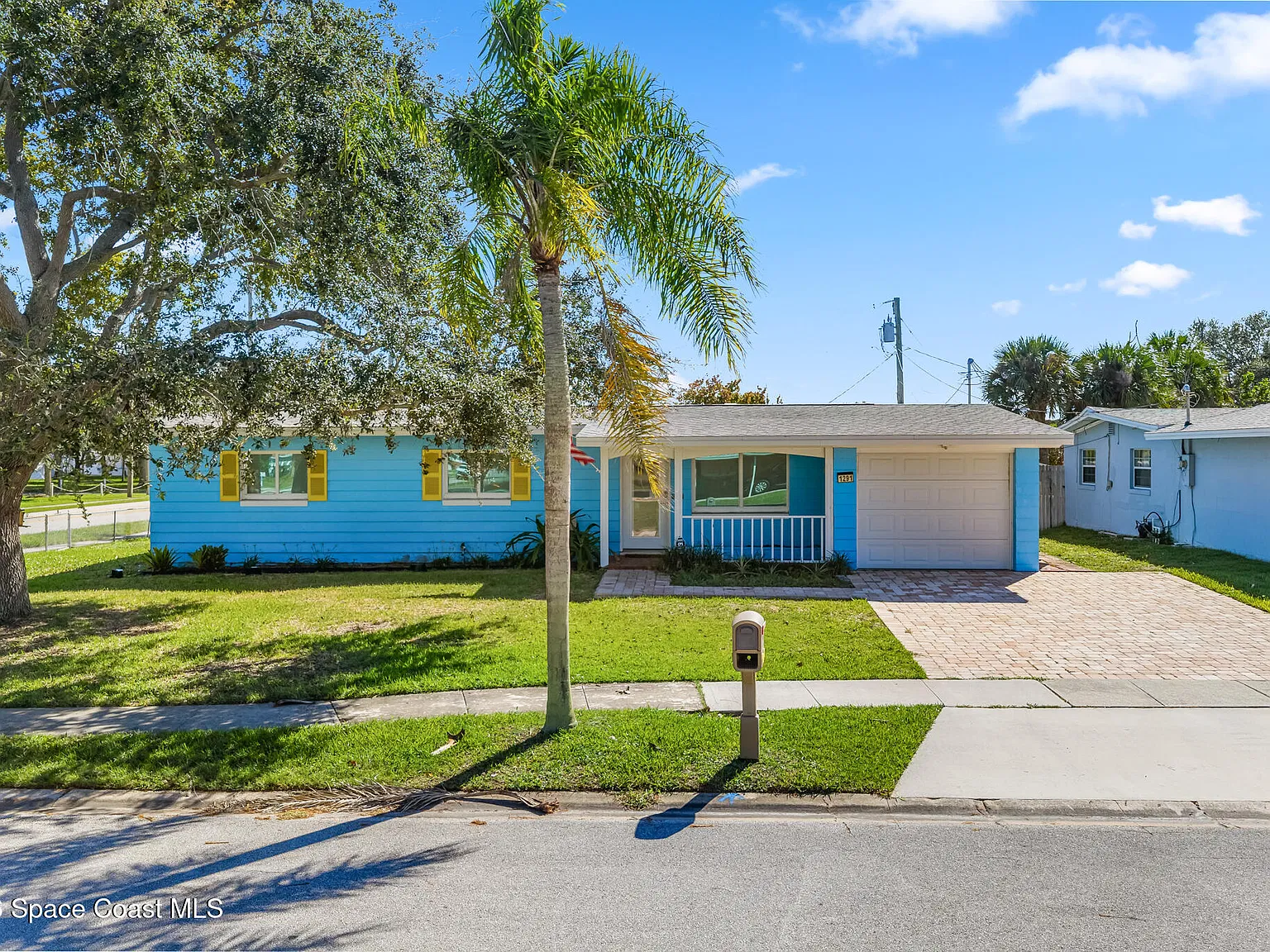 3 bed, 2.0 bath, 1012 sqft, $2,800 — Photo 3