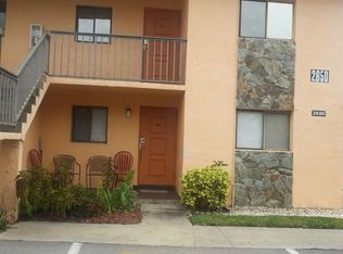 2650 Park Windsor Dr #201, Fort Myers, FL 33901