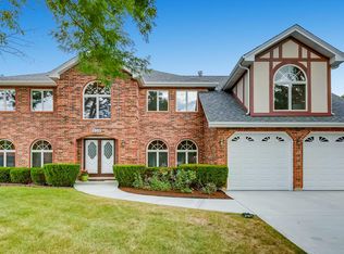 828 Spring Valley Ct, Schaumburg, IL 60193