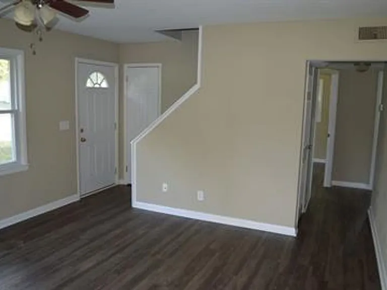 5609 Goldenrod Rd — Photo 2