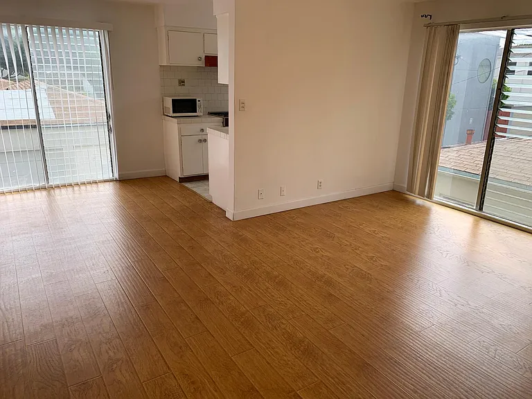 2122 Ocean Park Blvd #8 — Photo 5