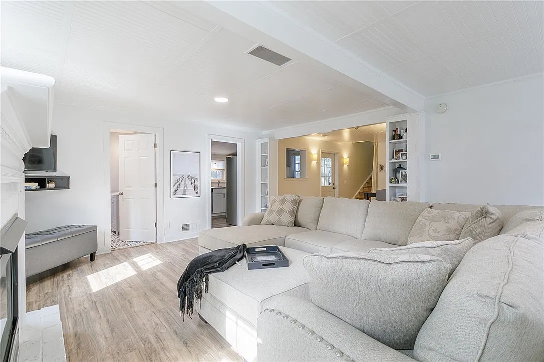 2 bed, 2.0 bath, 1234 sqft, $2,200 — Photo 4