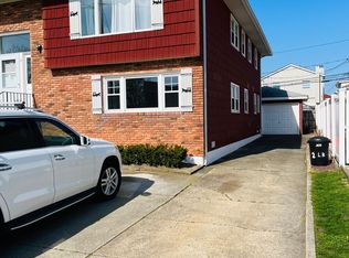 2 Lorraine Rd, Island Park, NY 11558