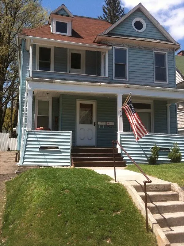 32 Tremont Ave — Photo 1