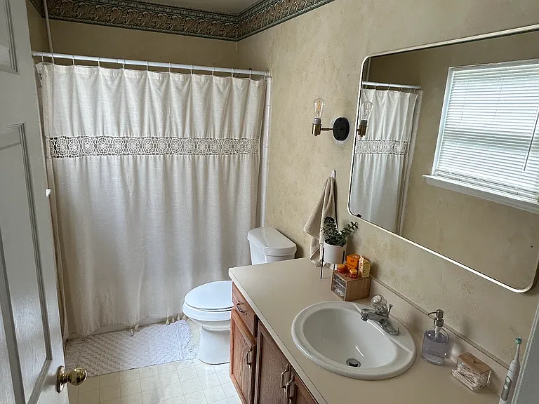1742 Nestlewood Ln — Photo 20