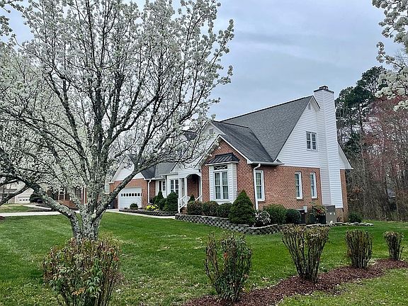 3rd image of 801 Brighton Dr