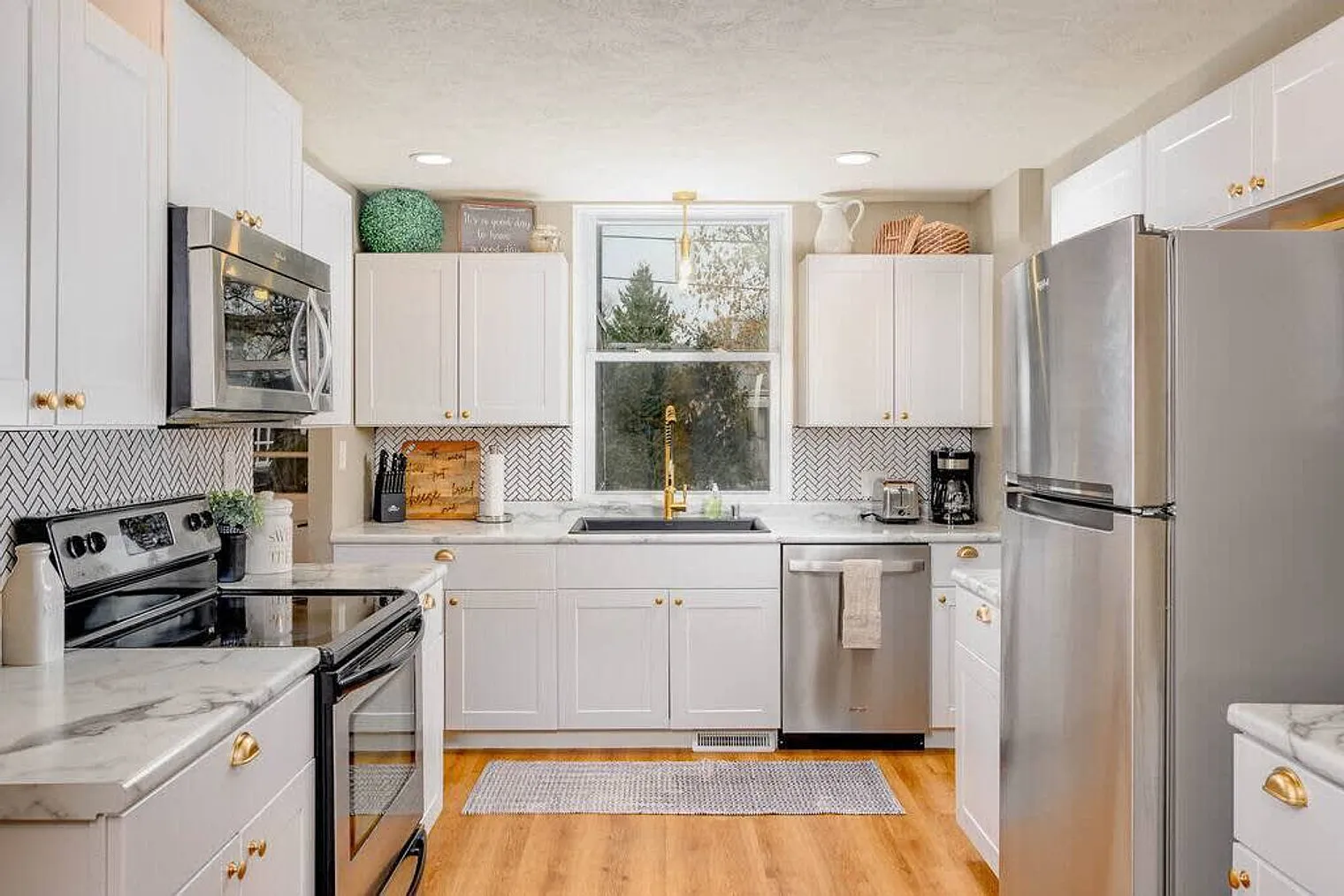 4 bed, 2.0 bath, 1840 sqft, $13,500 — Photo 2