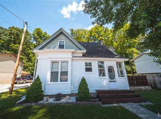 107 N Market St, Grafton, IL 62037