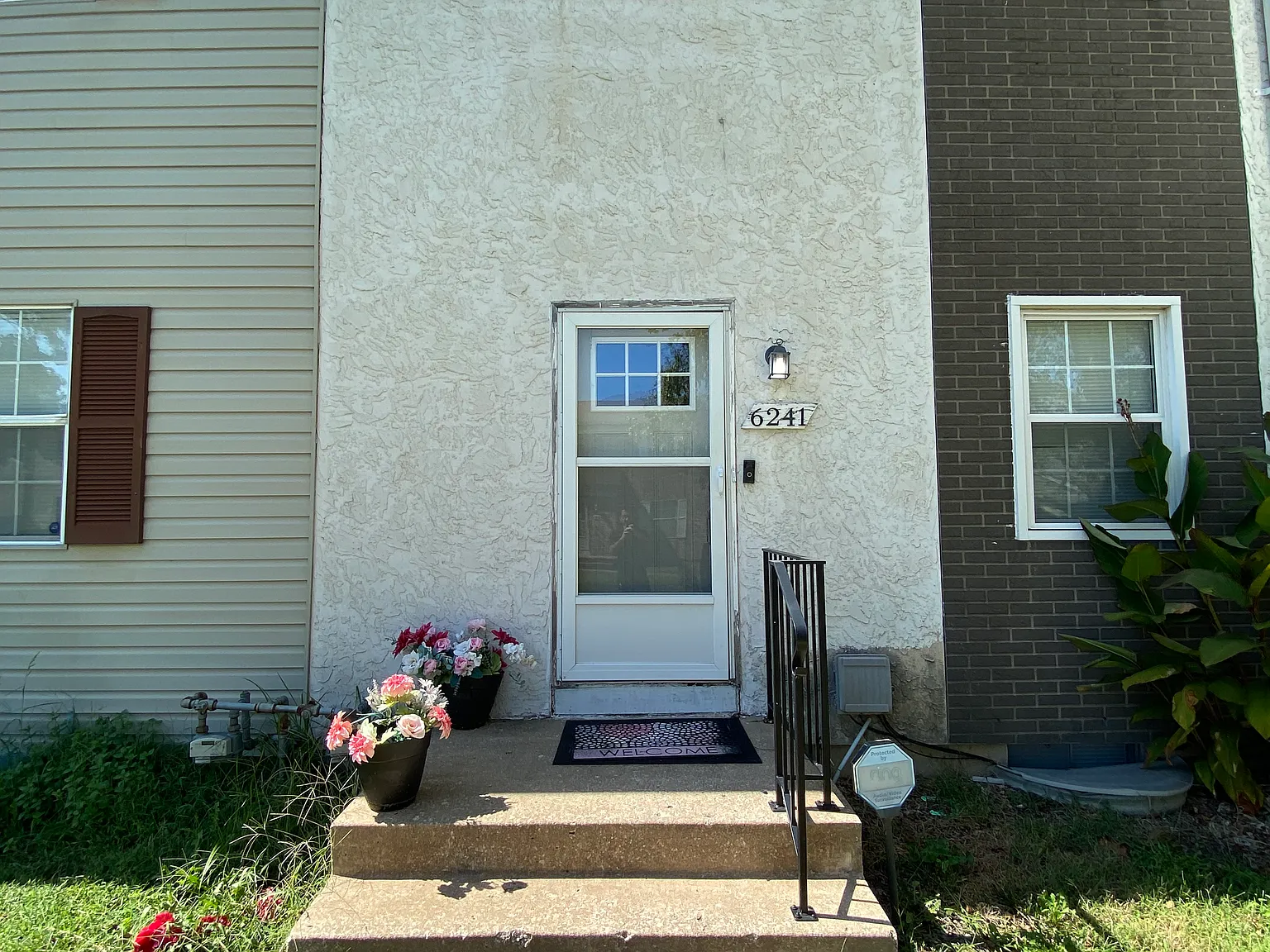 2 Bedroom Apt. In Grandview — Photo 1
