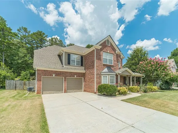 382 Leggett Oaks Ln, Lawrenceville, GA 30043