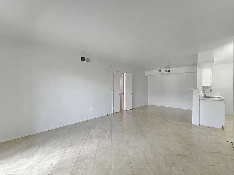 8101 W Flamingo Rd #1017-BLD3 — Photo 4