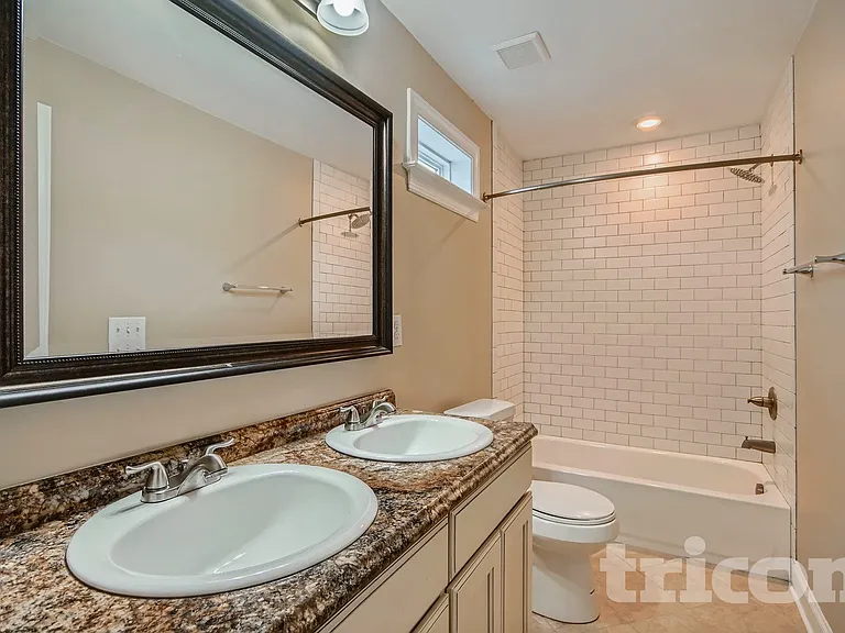 247 Young Ave SW — Photo 5