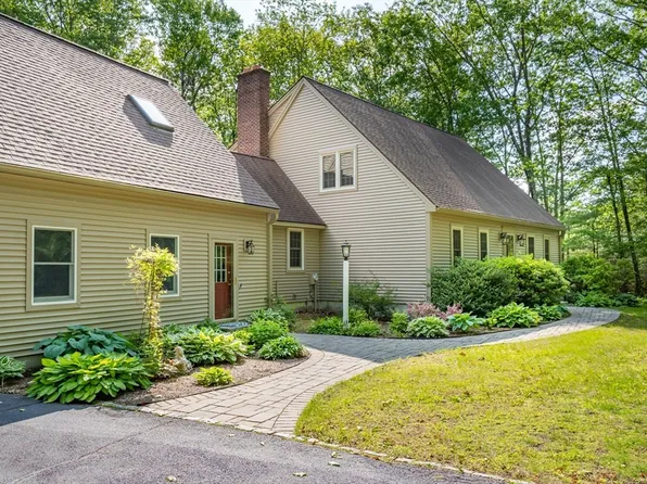 7 Major Moore Cir, Paxton, MA 01612