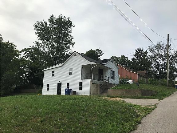 3rd image of 202 N Hickory St