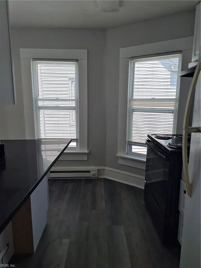 1324 Jackson AVE — Photo 4