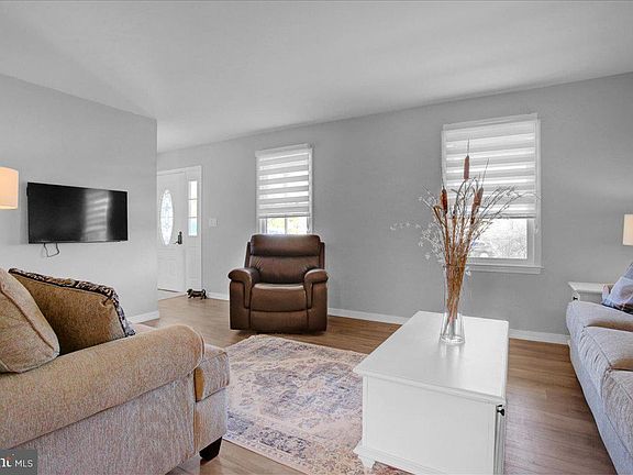 3rd image of 16 Butlers Ln