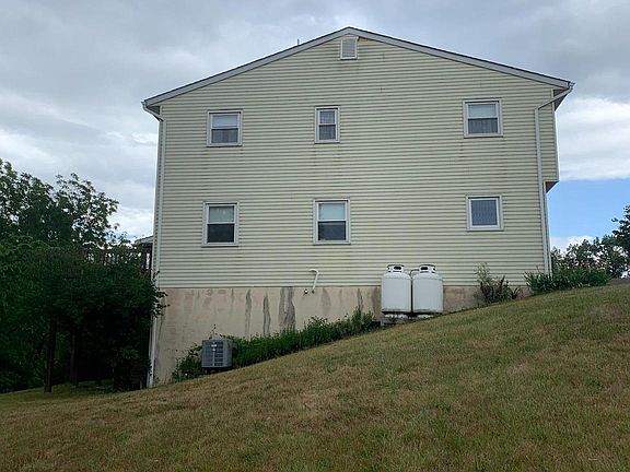 4th image of 1156 Pheasant Dr N