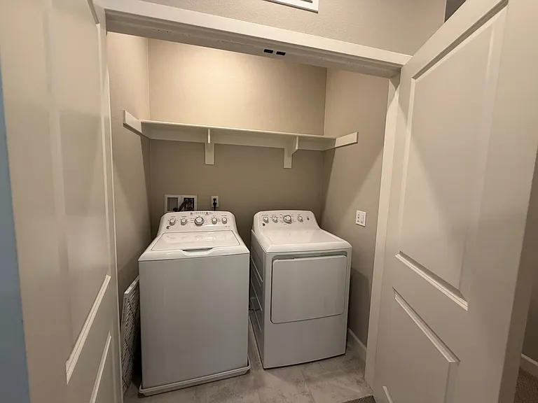1922 Strata St #5 — Photo 6