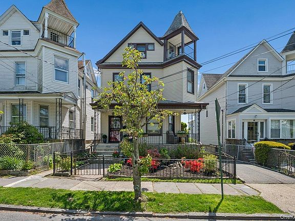 5th image of 68 Underhill Street