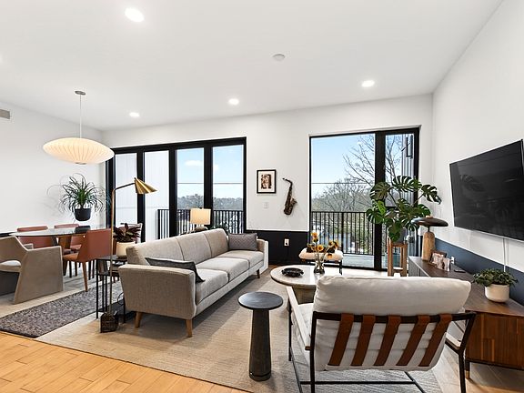 4th image of 523 S West St #311