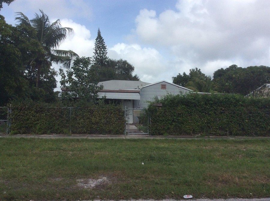 1st image of 835 NW 123rd St