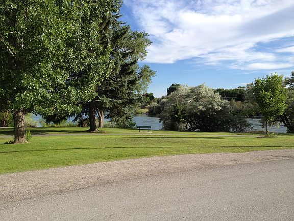 Borders park and snake river