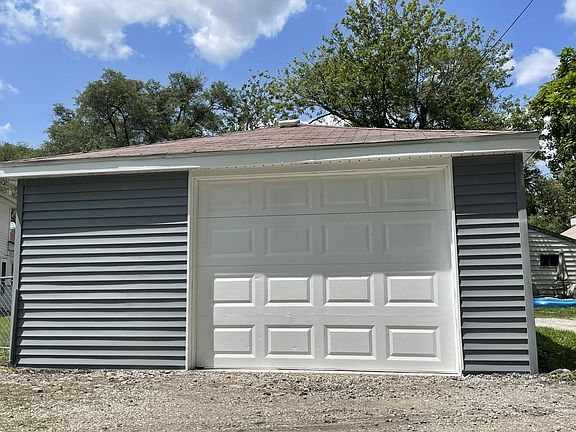 5th image of 17155 Lorenz Ave