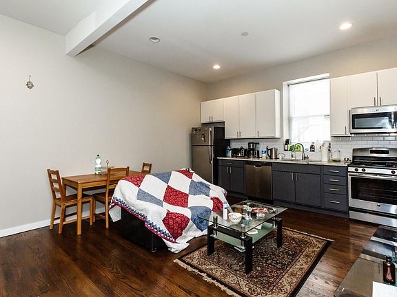 3rd image of 1838 W Augusta Blvd #1REAR