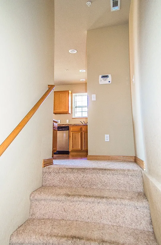 2 bed, 2.5 bath, 1213 sqft, $1,350 — Photo 2