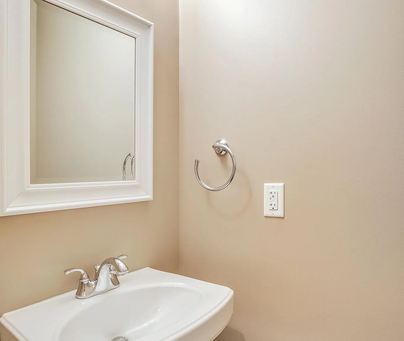 2 bed, 1176 sqft, $2,100 — Photo 3