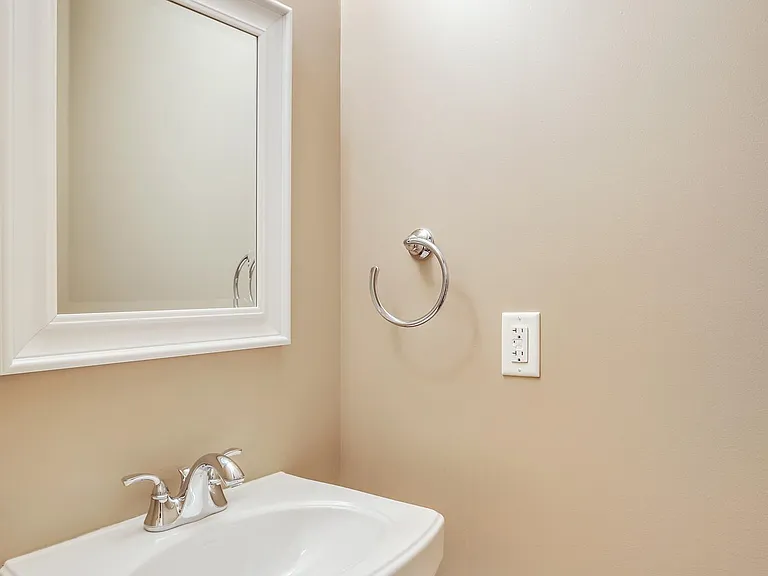 1213 Marcy Plz — Photo 3