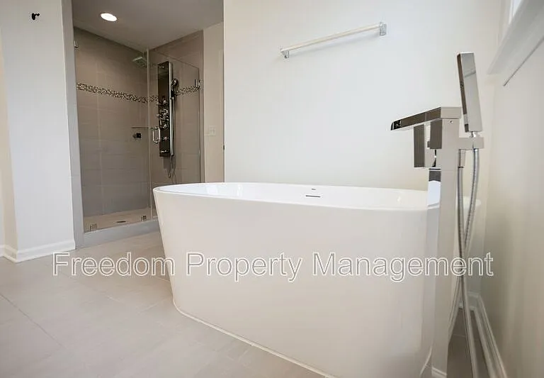 2425 Morgans Point Dr — Photo 42