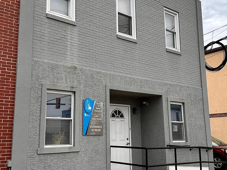 401 S Main St — Photo 1