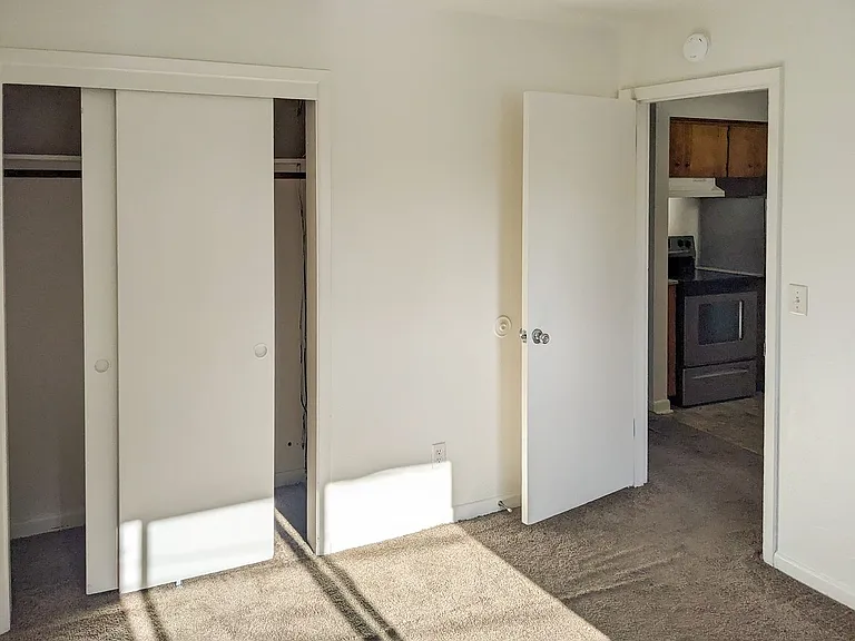 1136 Fairmount Ave S — Photo 11