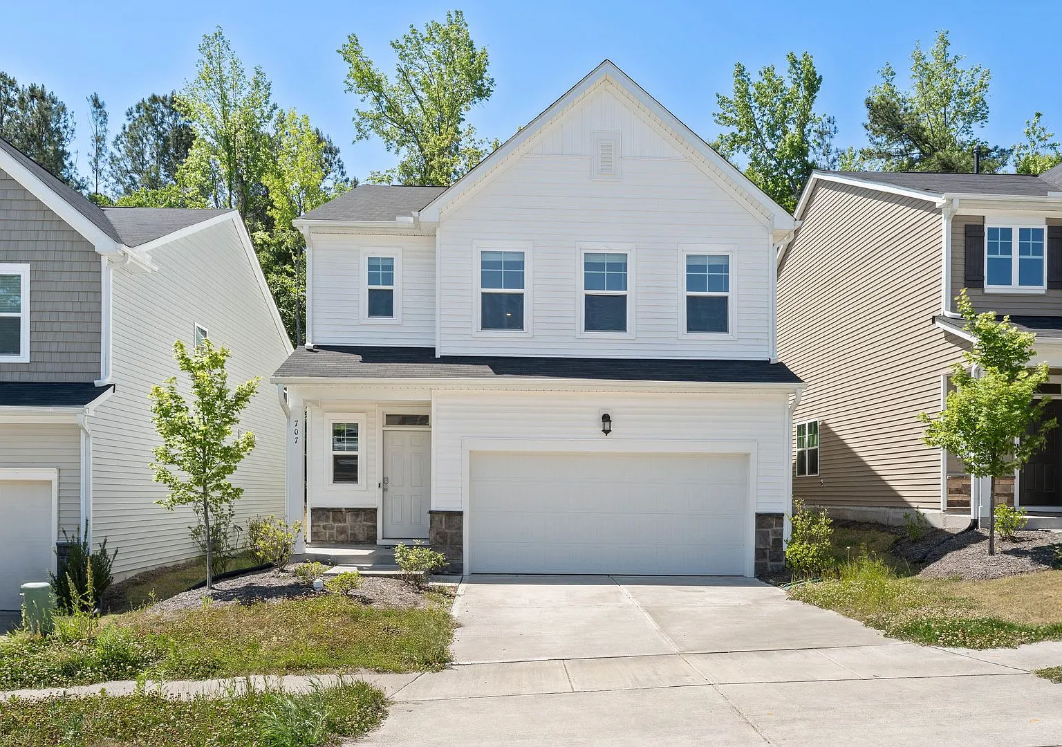 Beautiful 4-Bedroom Home Near Downtown Durham & RTP - **Internet Included — Photo 1