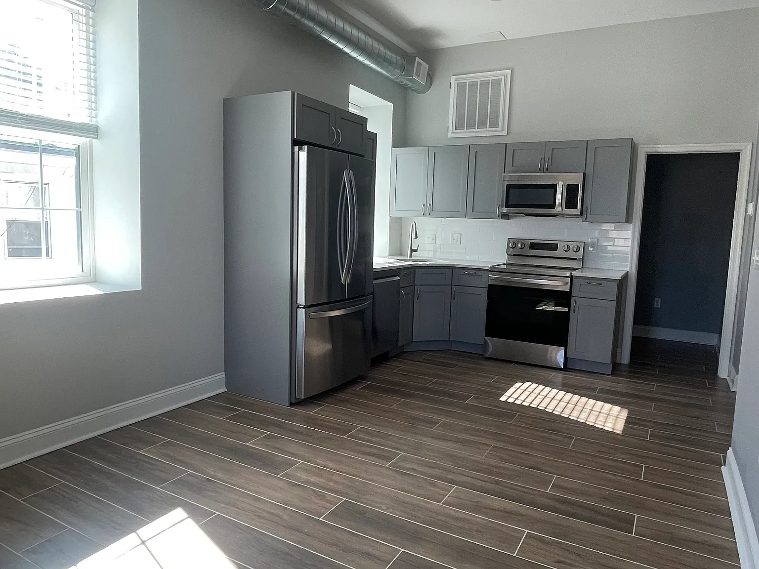 Studio, 500 sqft, $995 — Photo 2